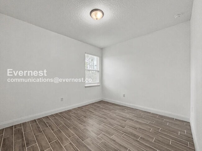 Building Photo - Limited Time Special Offer / 4 Bed, 3.5 Bath Home with Garage / Pet-Friendly / Vouchers Accepted ...