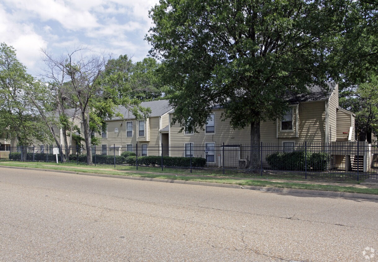 The Residence At Village Green Memphis