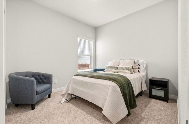 Building Photo - Charming 3BR 2BATH House in Commerce City