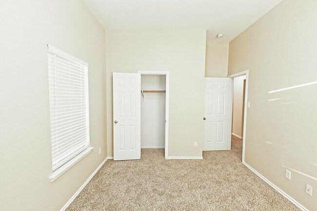 Building Photo - 4009 Hidden Meadow Ct