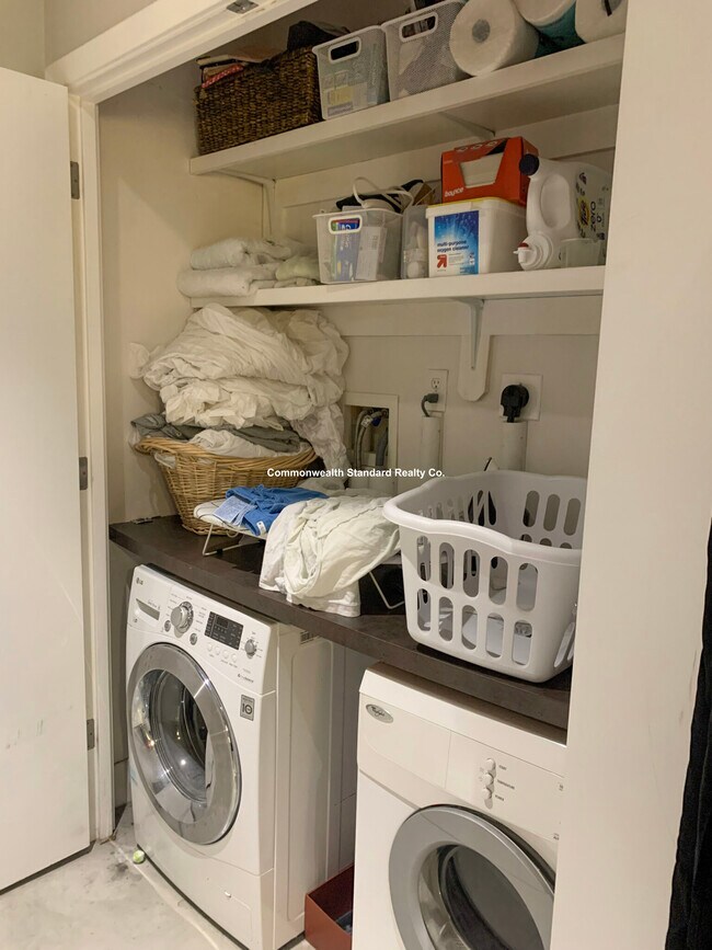 Building Photo - 33 Anderson St