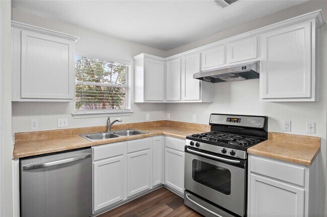 Building Photo - 112 Ames Cove