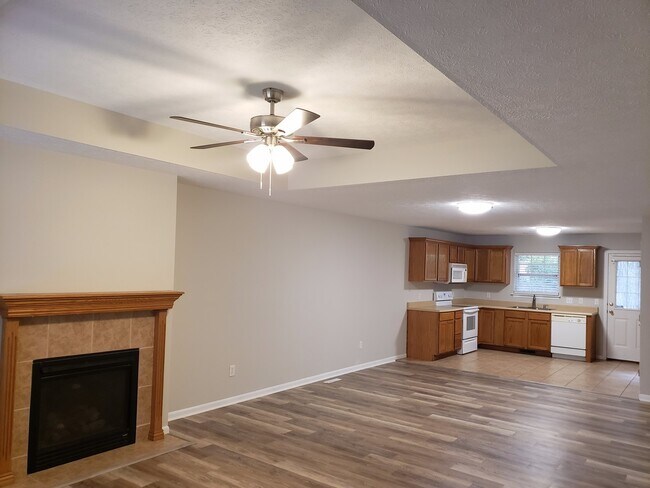 Building Photo - South East Springfield - Southern Hills - ...