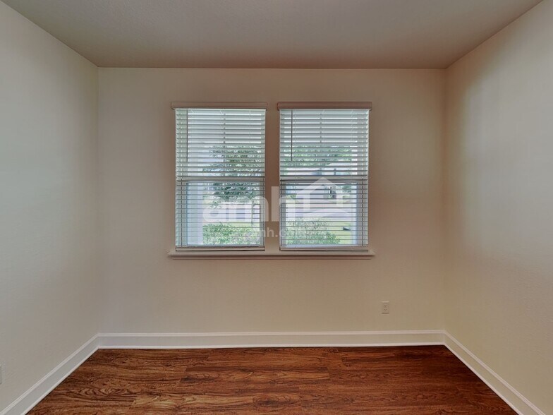 Building Photo - 378 Sandstone Dr