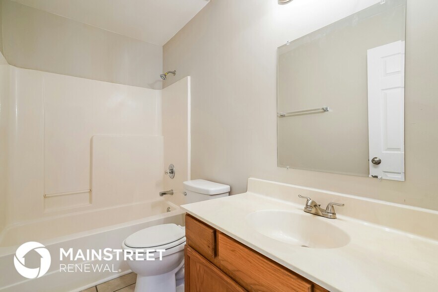 Building Photo - 6104 Bentwood Dr