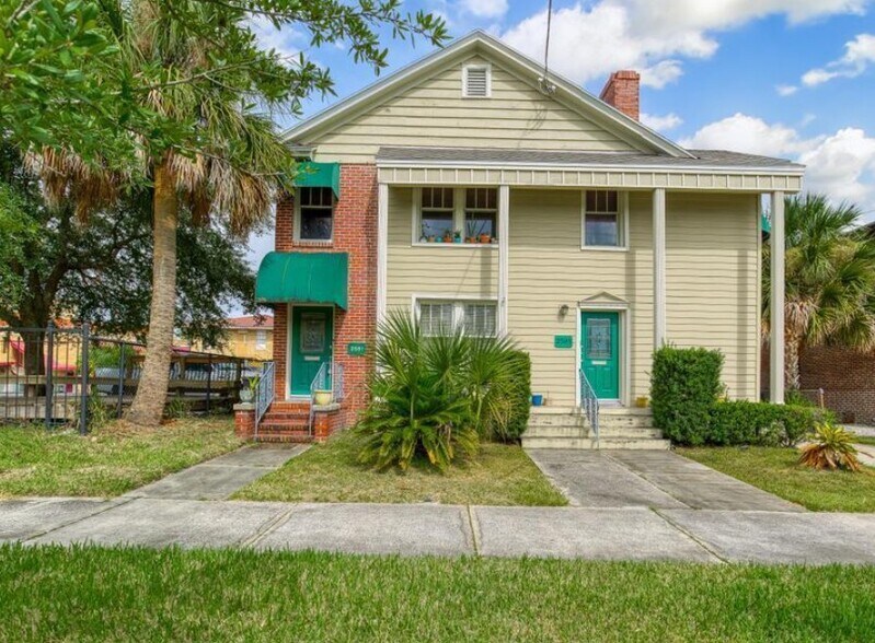 Building Photo - 2591 Park St