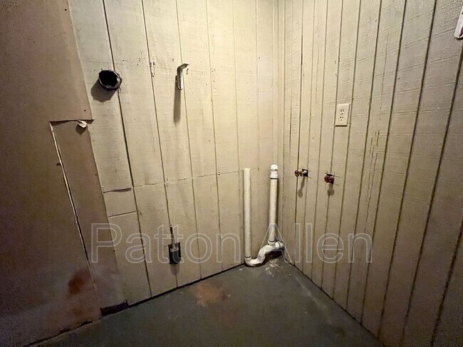 Building Photo - 45 High Meadow Rd