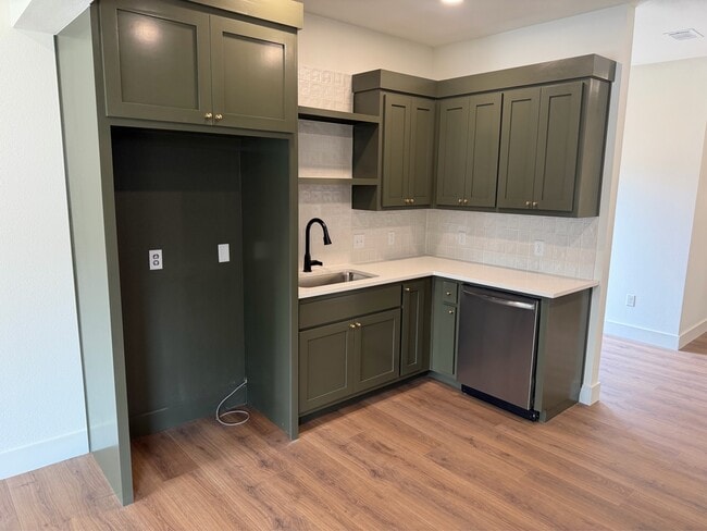 Building Photo - 408 2nd Ave SE