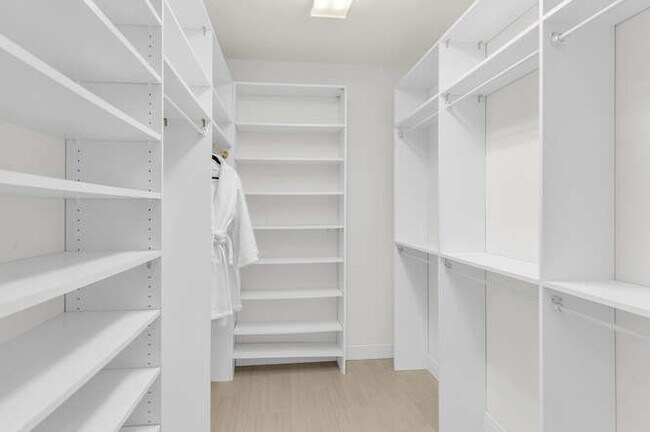 Building Photo - 1105 Gayer Way