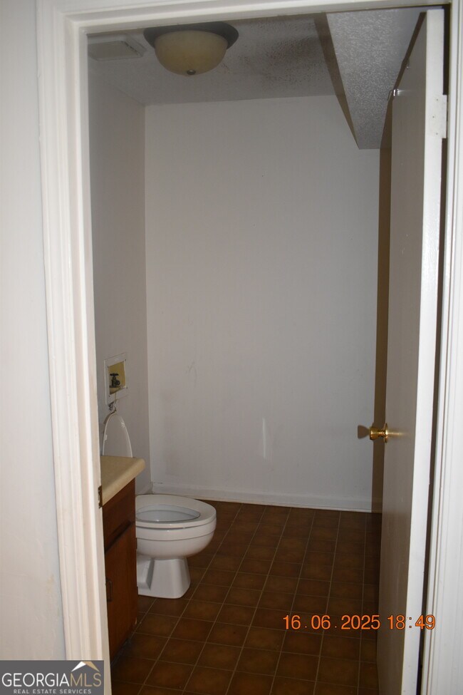 Building Photo - 4934 Log Cabin Dr