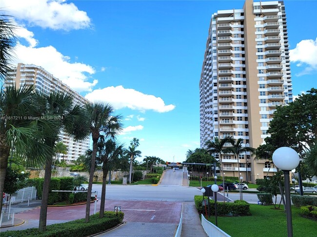 Building Photo - 1980 S Ocean Dr