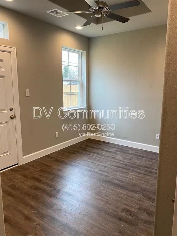 Building Photo - 1202 3rd St