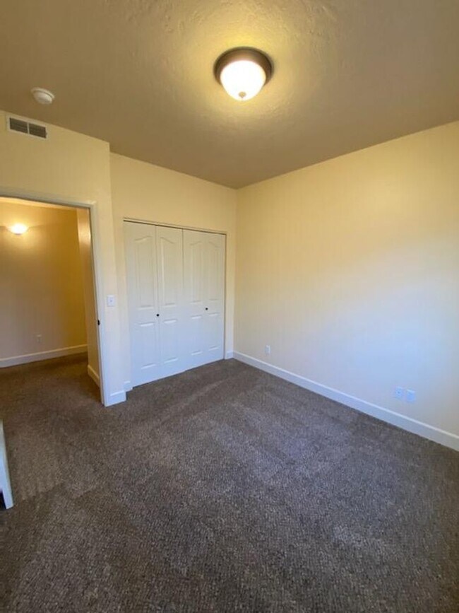 Building Photo - PHEASANT RUN CONDO (PR#24)