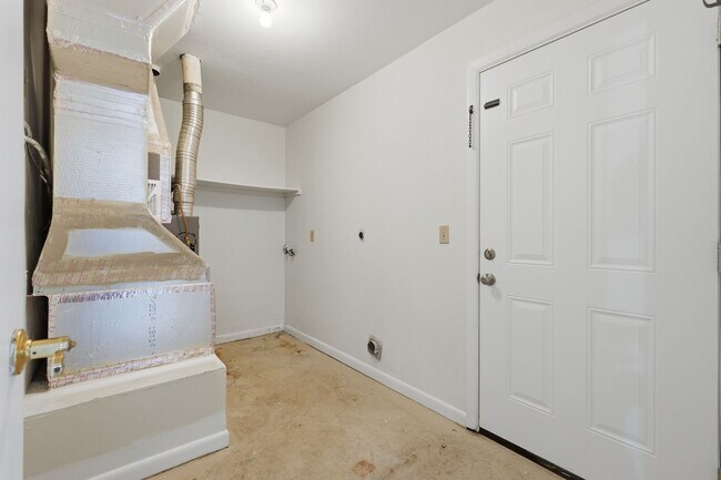 Building Photo - 2 Bedroom, 2 Bath House in Palmetto Woods!