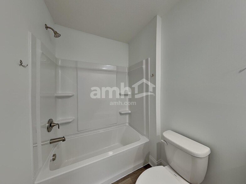 Building Photo - 9106 Henley Ave