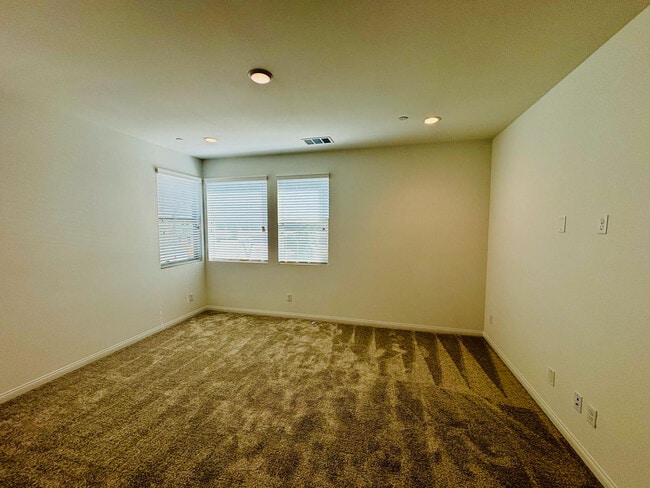 Building Photo - 27366 Hyland Ct