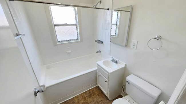 Building Photo - 4530 Normandie Ave