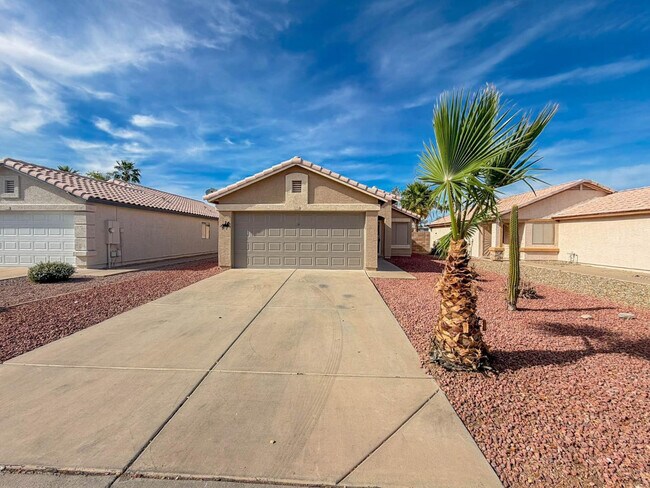 Building Photo - 15724 W Smokey Dr