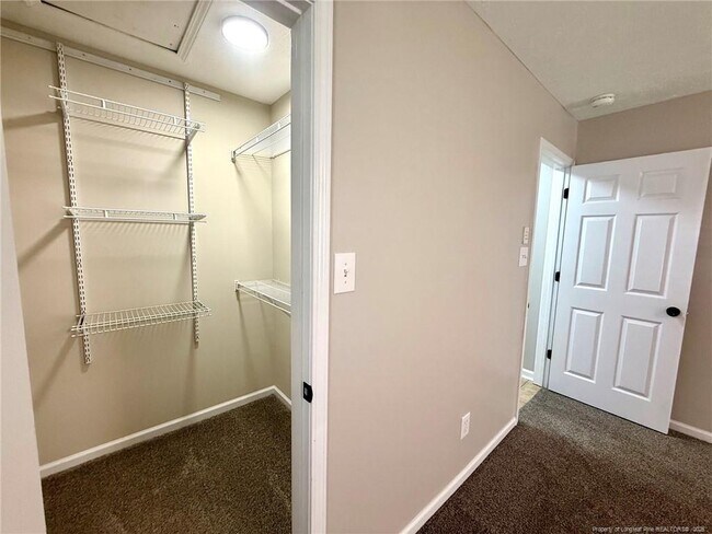 Building Photo - 604 Raven Pl