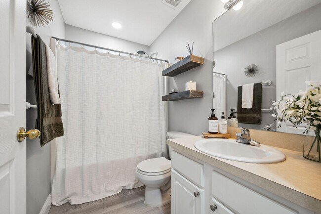 Building Photo - 249 SW Aubudon Ave