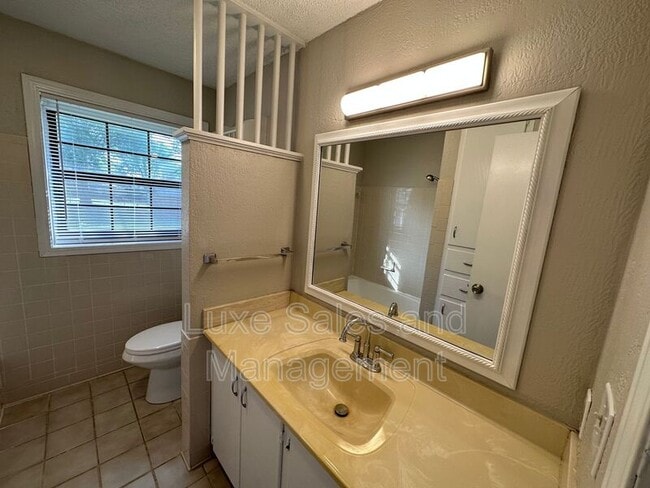 Building Photo - 209 Gill Dr
