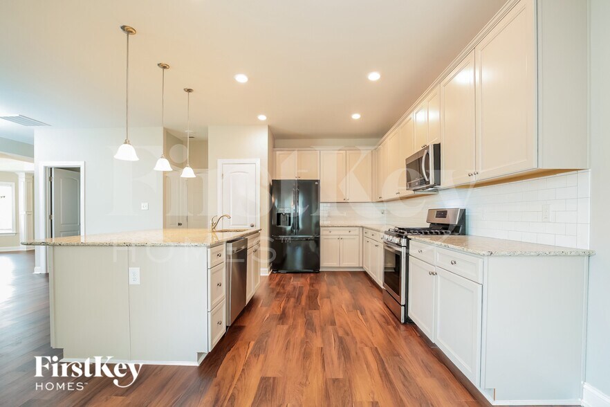 Building Photo - 121 Wintergreen Ct