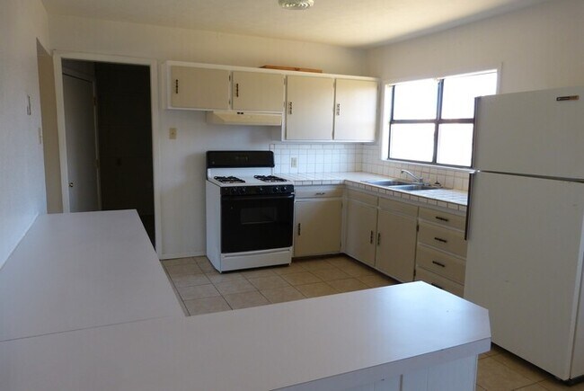 Building Photo - Cute 3 bedroom!
