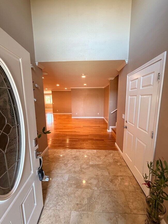 Building Photo - Unbelievable 4 Bed, 4 Bath House For Rent In Buena Park-Must See To Appreciate!