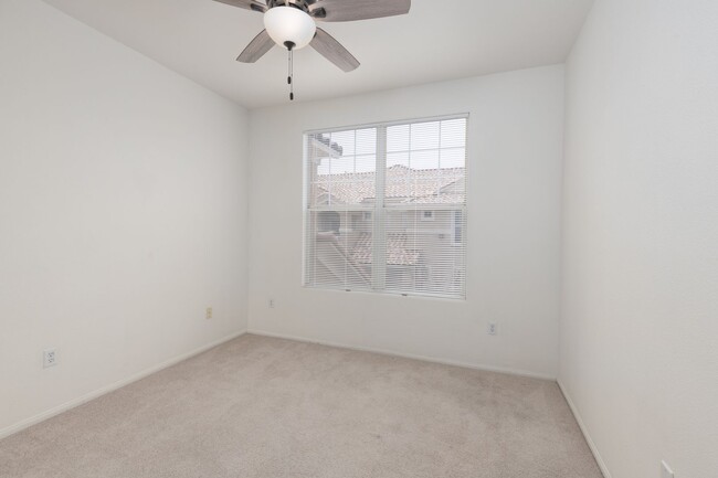 Building Photo - NORTHWEST 2 BEDROOM, 2 BATH CONDO IN GATED...