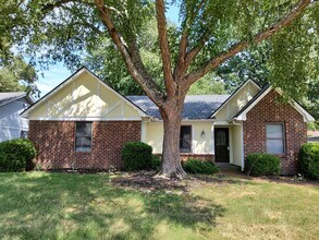 Building Photo - 3104 Ingleside Dr