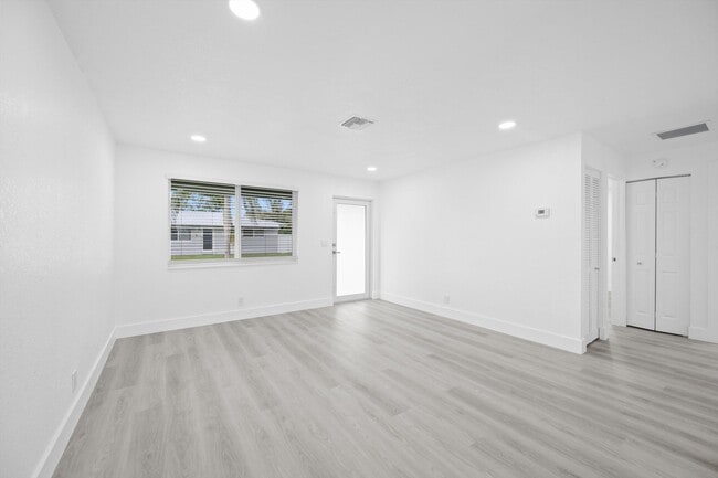 Building Photo - 2785 Reo Ln