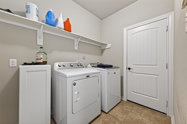 Building Photo - 2310 Shannon Ct