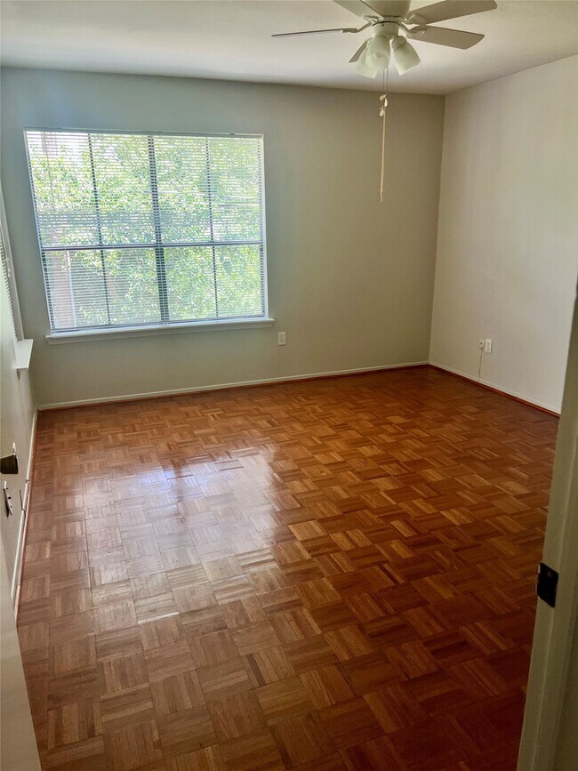 Building Photo - 5001 Lamonte Ln