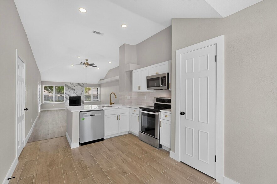 Building Photo - 3604 Lily Ln