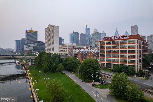 Building Photo - 2429 Locust St