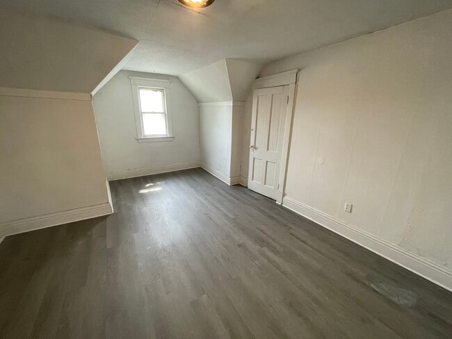 Building Photo - 513 Cunningham Ave