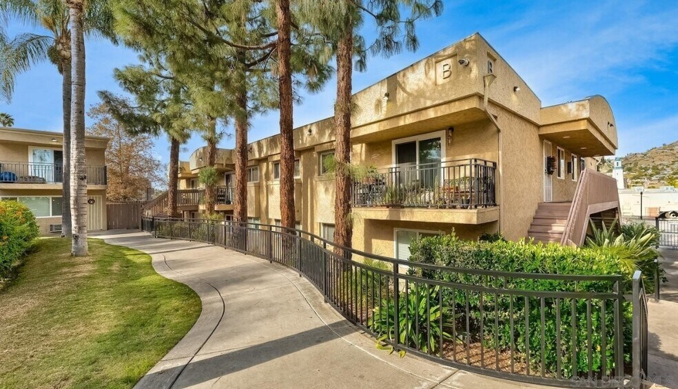 Community area - 9860 Dale Ave