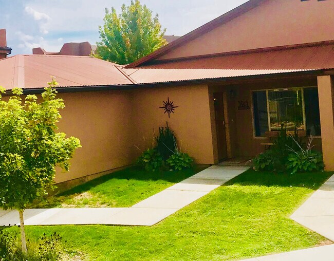 Building Photo - 3366 Oleander Ln