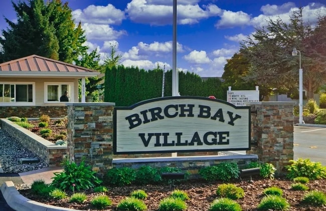 Building Photo - A Beautiful 3-bedroom 2 bath Birch Bay Village! Short term lease available.