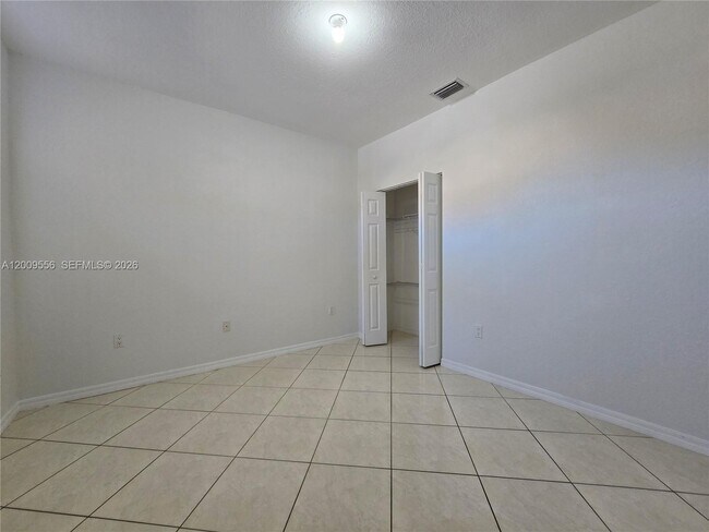 Building Photo - 10924 SW 182nd Ln