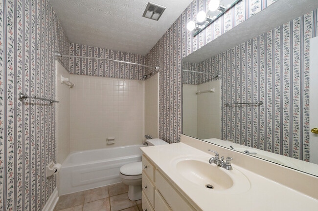 Building Photo - 170 Cedar Trce