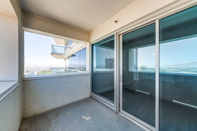 Building Photo - Sky Las Vegas 3706- Strip/City Views from this Stunning 2Bd/ 2Ba Residence