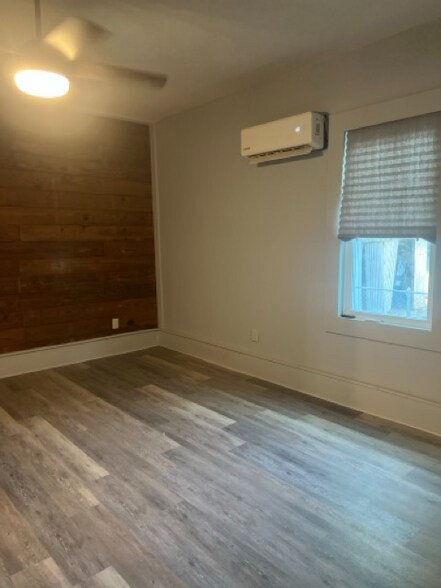 Building Photo - 309 Park St