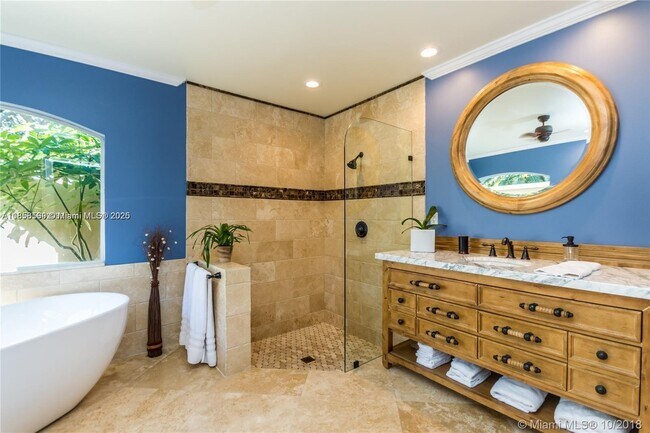 Building Photo - 2726 Meadowood Dr