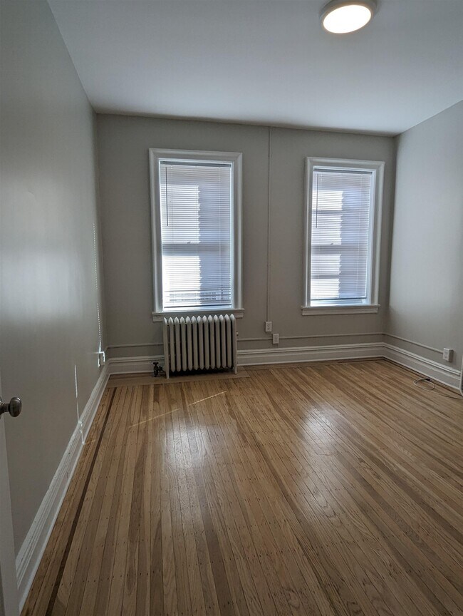 Building Photo - 154 Kensington Ave