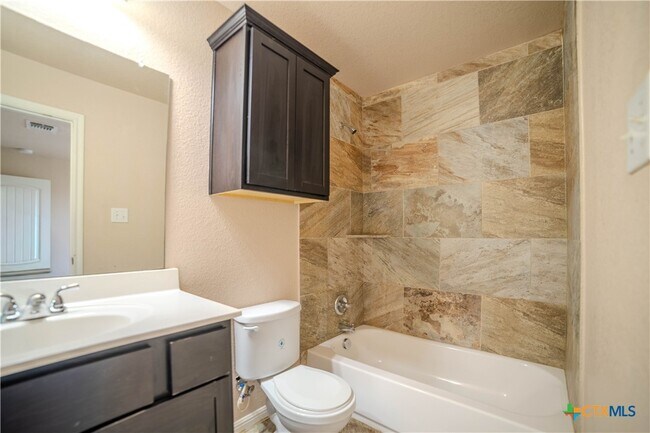 Building Photo - 602 W Vega Ln