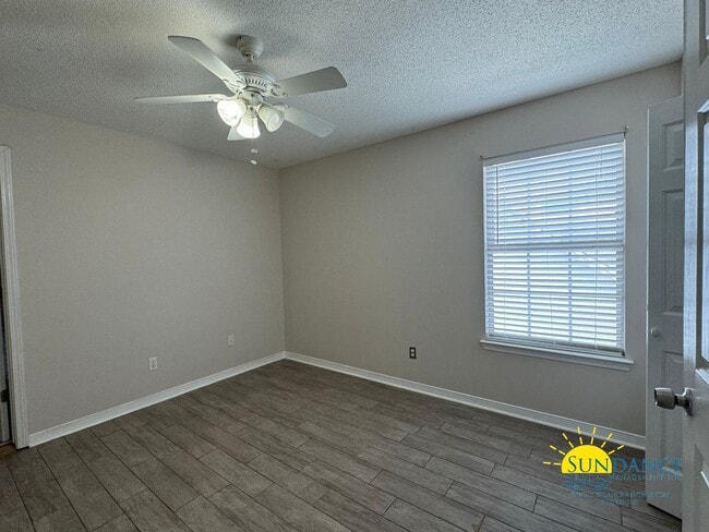 Building Photo - Charming 4-Bedroom Home in Parkwood Place, Bluewater Bay - Cul-de-Sac!