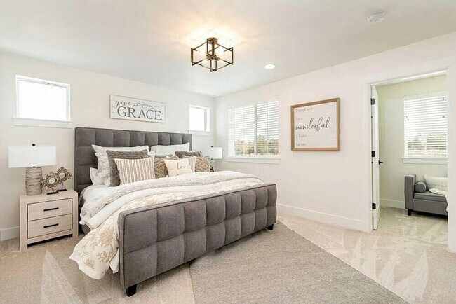 Building Photo - Eastside townhome in the desirable Petrosa neighborhood