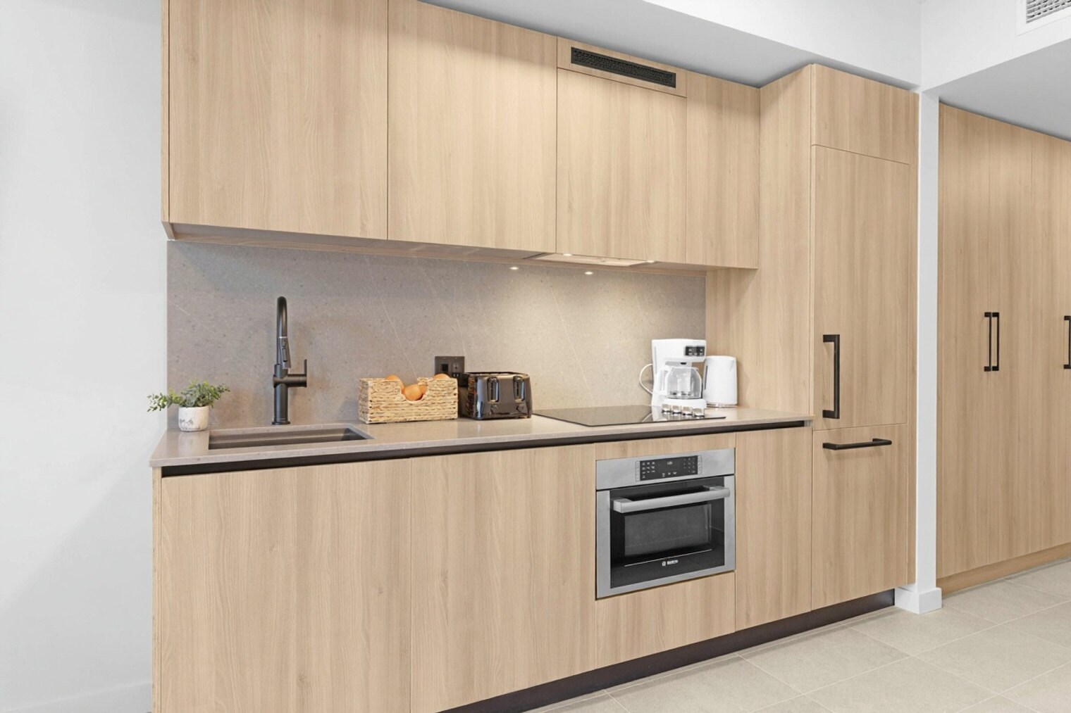 Building Photo - 501 NE 1st Ave