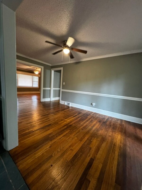 Building Photo - 2414 Slay Dr